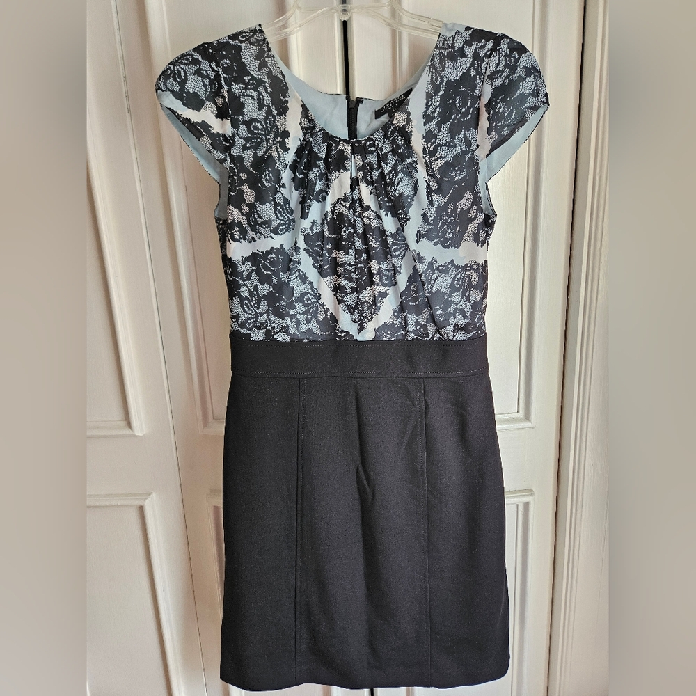 Tahari Size 4 Blue Black Cap Sleeve dress